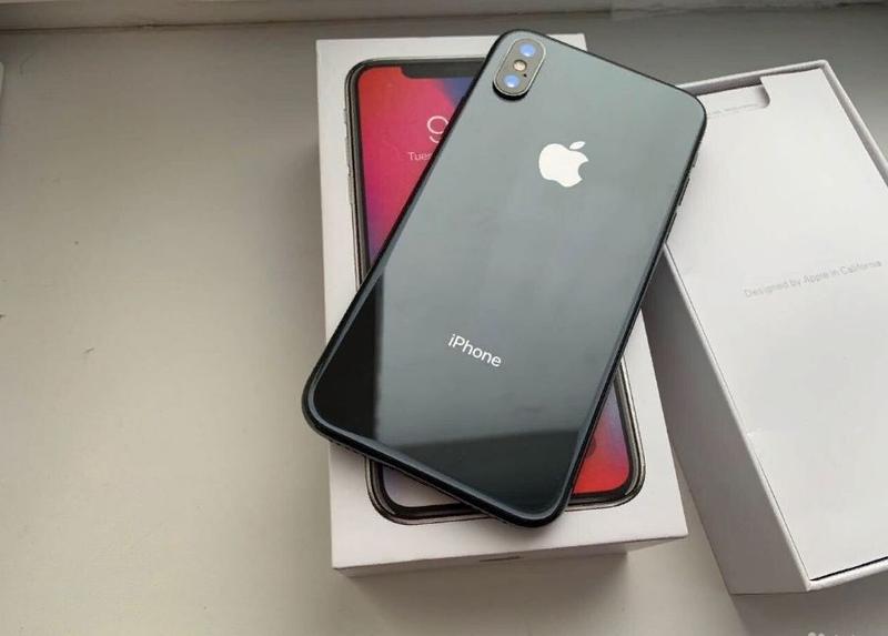 Хороший телефон от apple, с завышеной ценной