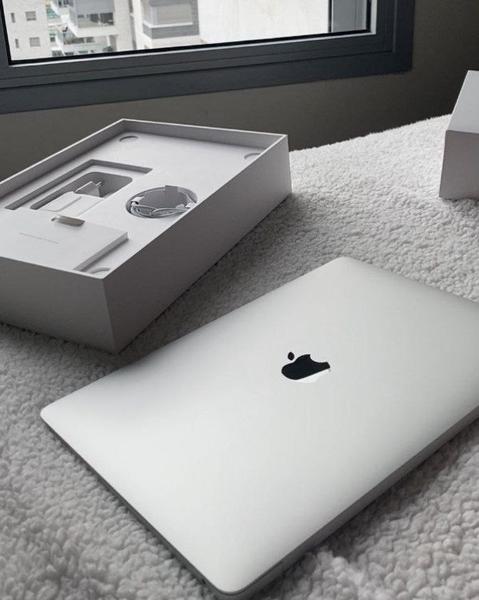 MacBook - лучший выбор среди ноутбуков!