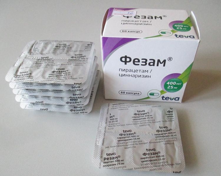 Помогает справиться с головными болями из-за сужения сосудов