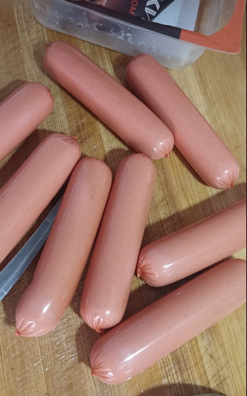 Плотные мясные сосиски