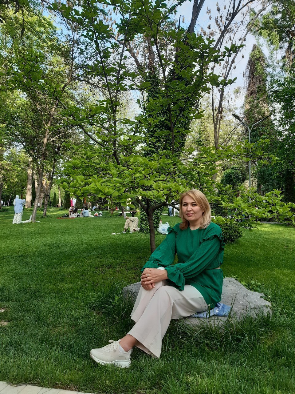 ИЛҲОМНИНГ ДУНЁГА КEЛИШИ