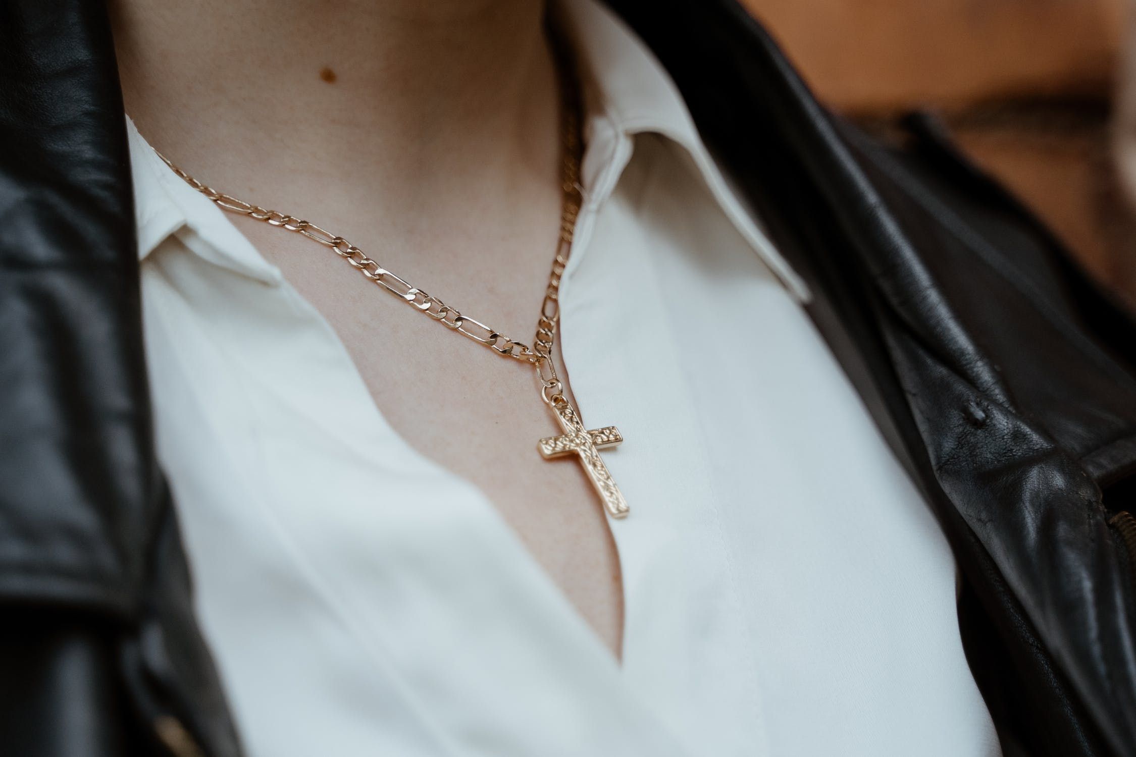 How Can the Right Jewelry Make Your Look More Fashionable