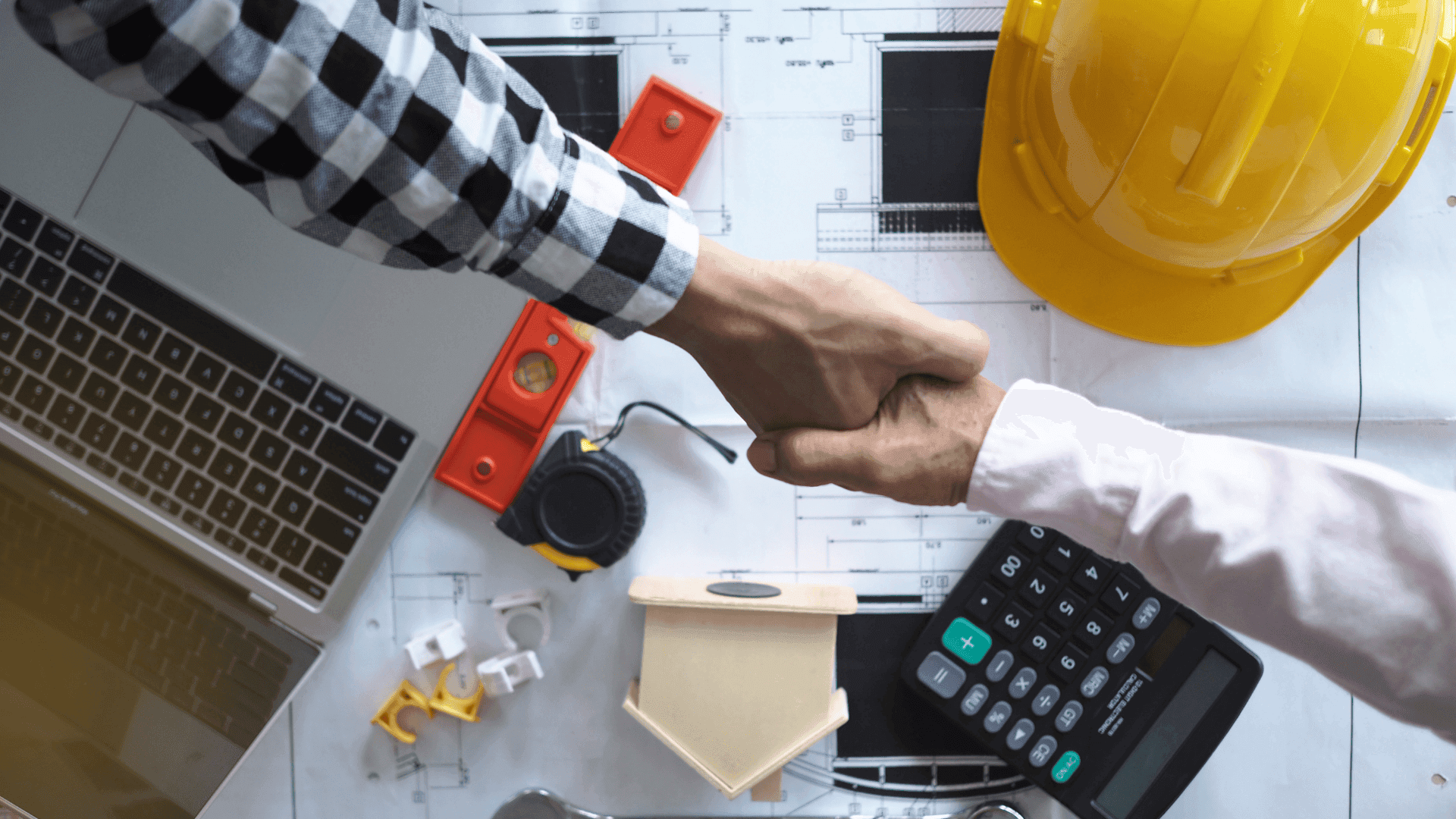 How to Avoid Legal Issues When Outsourcing Jobs to Contractors