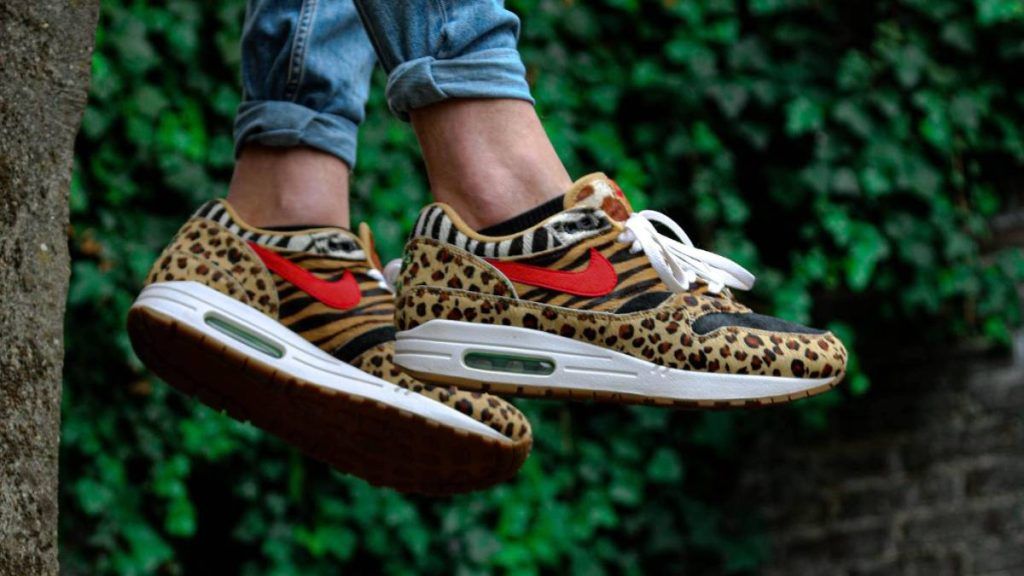 Top 10 Stylish Walking Shoes for Exploring Europe in 2025.