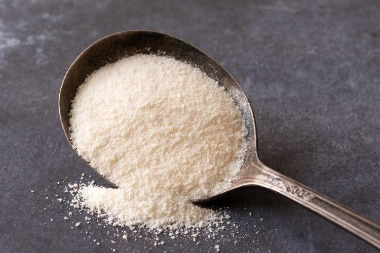 Collagen powder on silver spoon