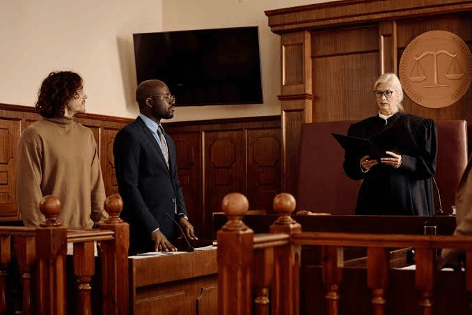 Courtroom representing the legal differences between murder and manslaughter.