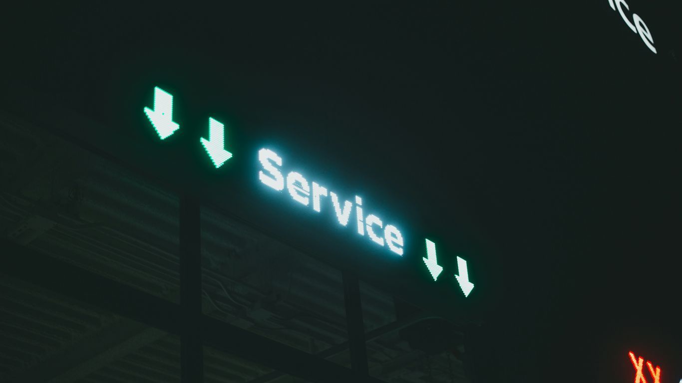 a lit up sign that says service i and x