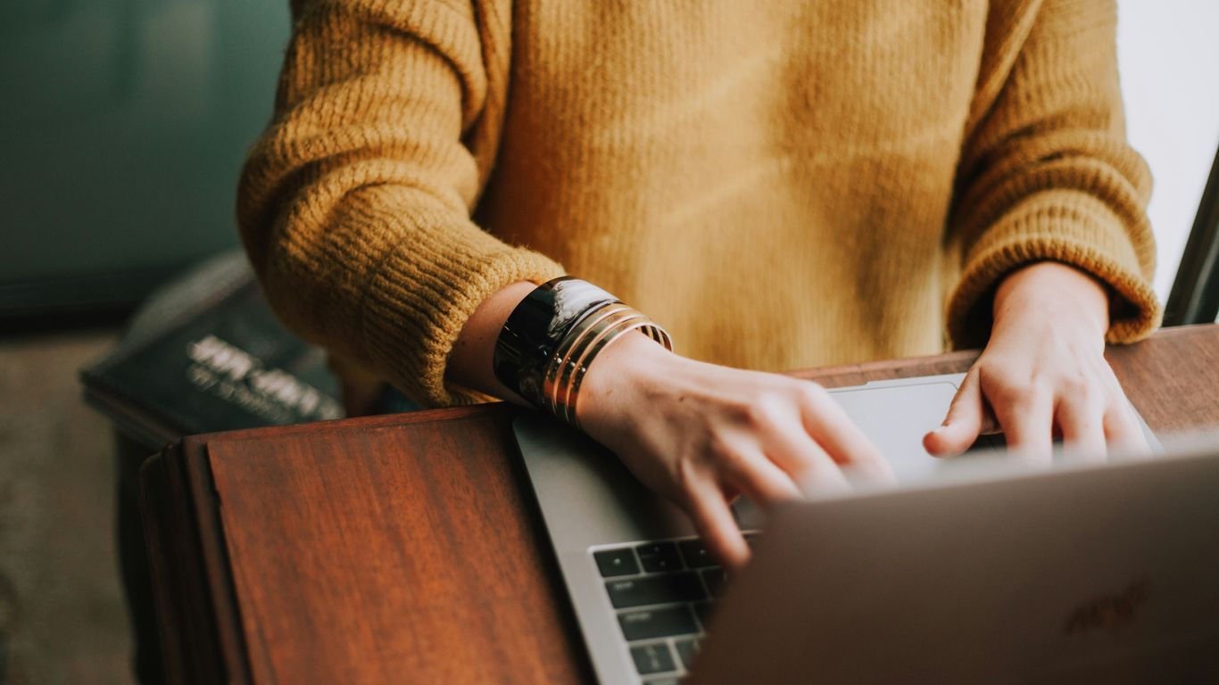 A professional studying search keyword trends on a screen.