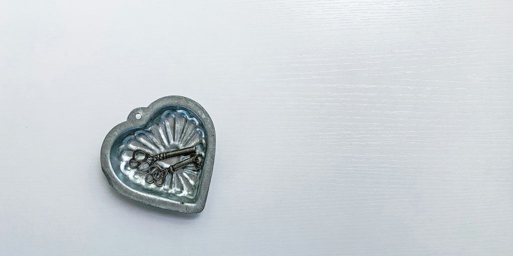 Custom Pins: How to Design Yours Perfectly?