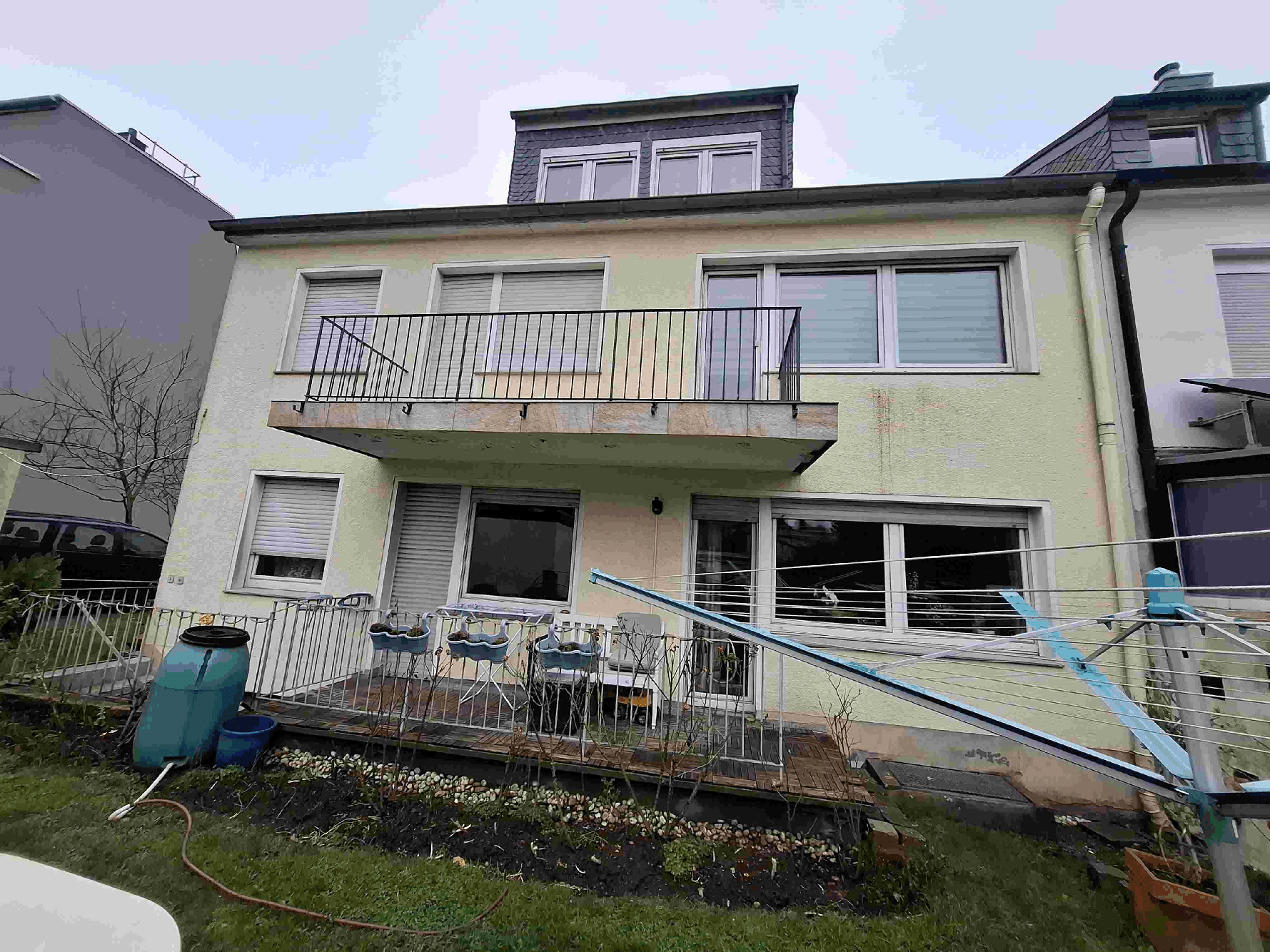 Außenansicht vorne — Mehrfamilienhaus in Langenfeld, Lärchenweg 44
