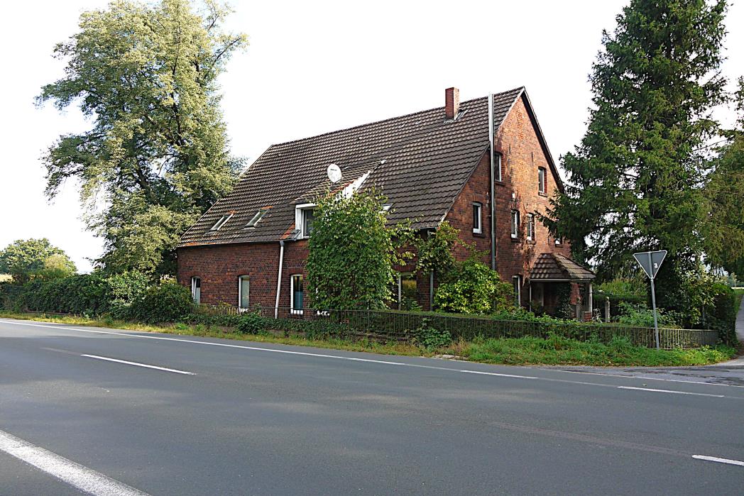 Außenansicht vorne — Zweifamilienhaus in Halle, Gütersloher Straße 31