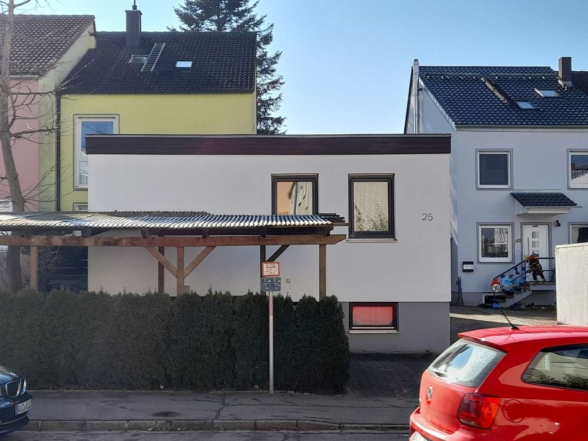 Außenansicht vorne — Reihenhaus in Aichach, Hochstraße 5