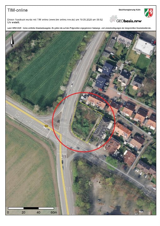 Luftbildansicht des unbebauten Grundstücks Gudrunstraße 1a in 45770 Marl, umrandet mit rotem Kreis, im Bereich einer Straßenkreuzung mit angrenzenden Wohnhäusern und Grünflächen
