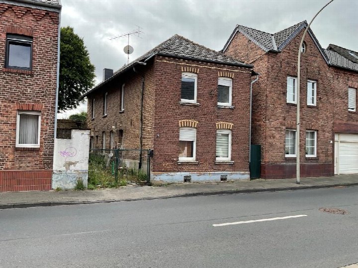 Außenansicht vorne — Einfamilienhaus in Übach-Palenberg, Heerlener Straße 72